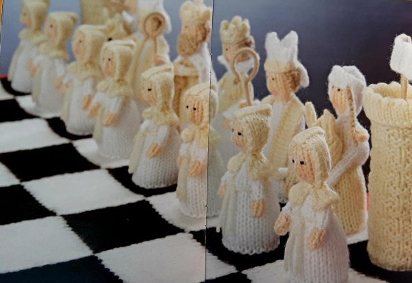 ALAN DART Chess Set Knitting booklet 2011 - Image 3